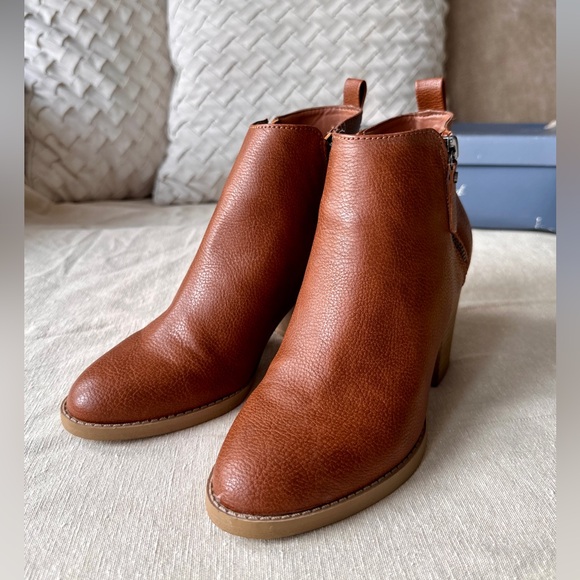 New Women's Target Universal Thread Tan Brown Ankle Boots Block Heel NIB NWT 7 - Picture 6 of 12